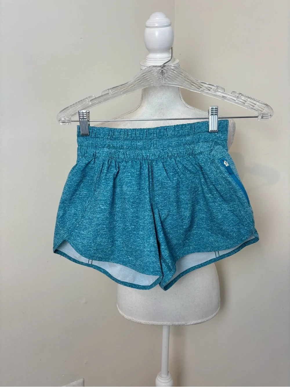 Lululemon Tracker Short V in Heather Lux Multi Hawaiian Blue Size 4
